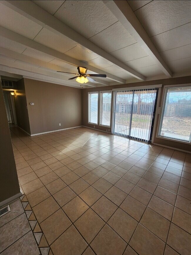 Building Photo - 3 bed 2 bath with 1 car carport