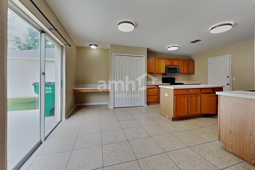 Building Photo - 30500 Birdhouse Dr