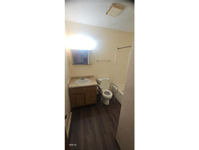 Building Photo - 16 Green River Rd