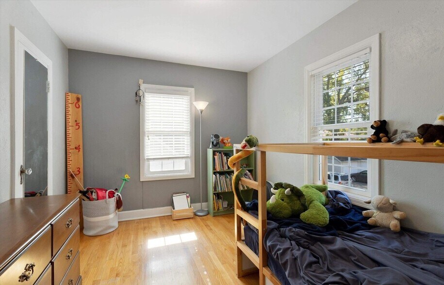 Building Photo - 5017 1/2 California St