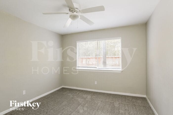 Building Photo - 1 E Broken Oak Ct
