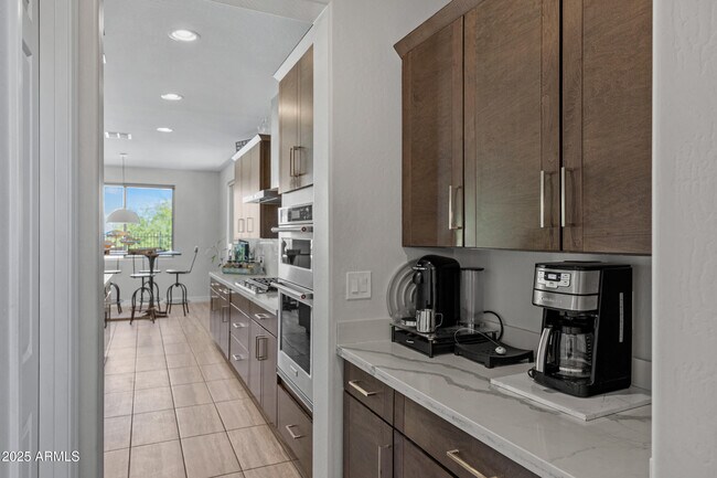 Building Photo - 2423 N Beverly Pl