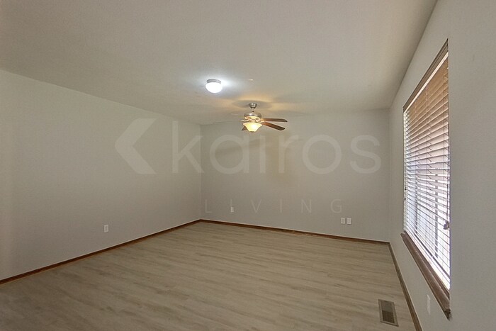 Building Photo - 1205 Mockingbird Ln