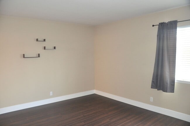 Building Photo - LEFFINGWELL #43 WHITTIER 90603 (2 BED / 2 BATH)