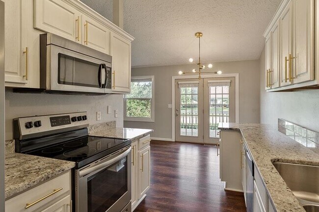 Building Photo - 663 Amphitheater Dr