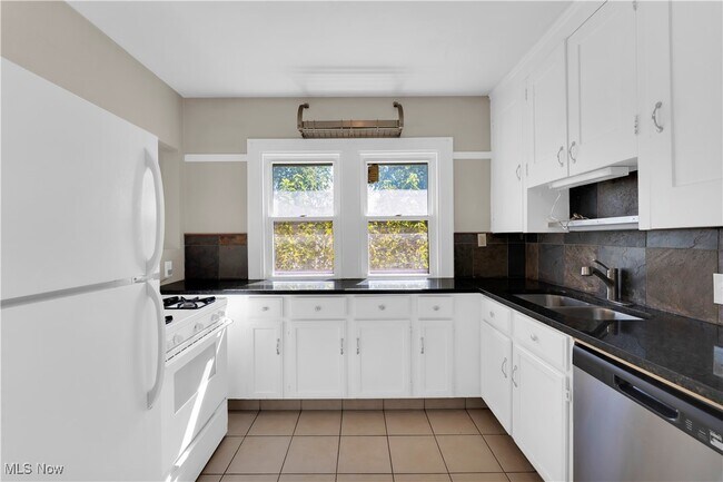 Building Photo - 3654 W 138th St