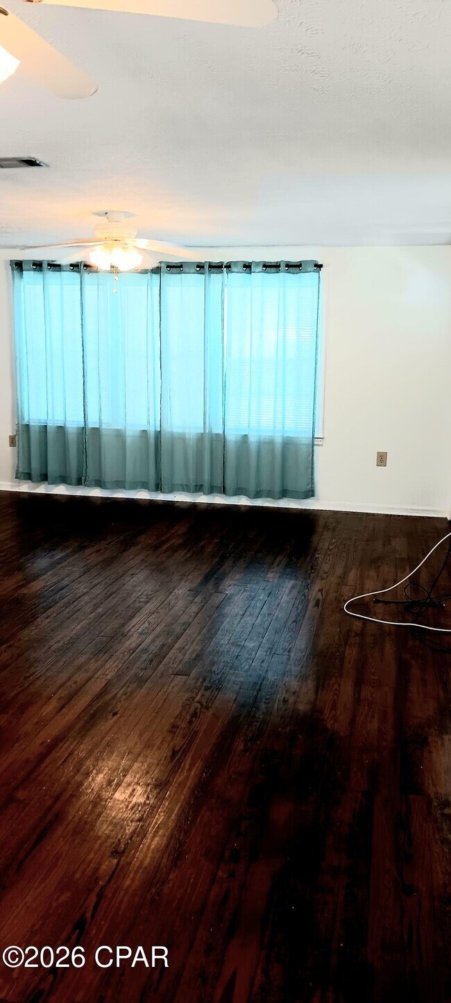 Building Photo - 648 N 9th Plaza