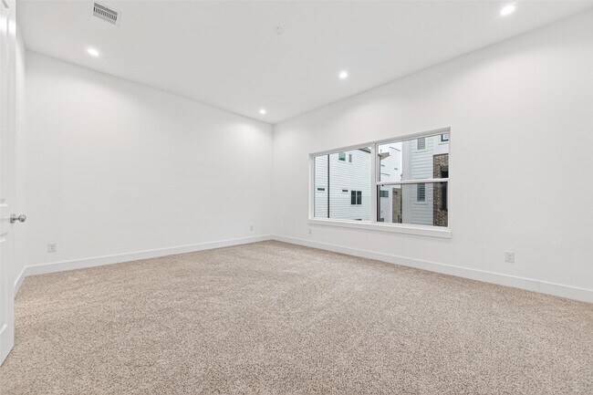 Building Photo - 5841 Dolores St