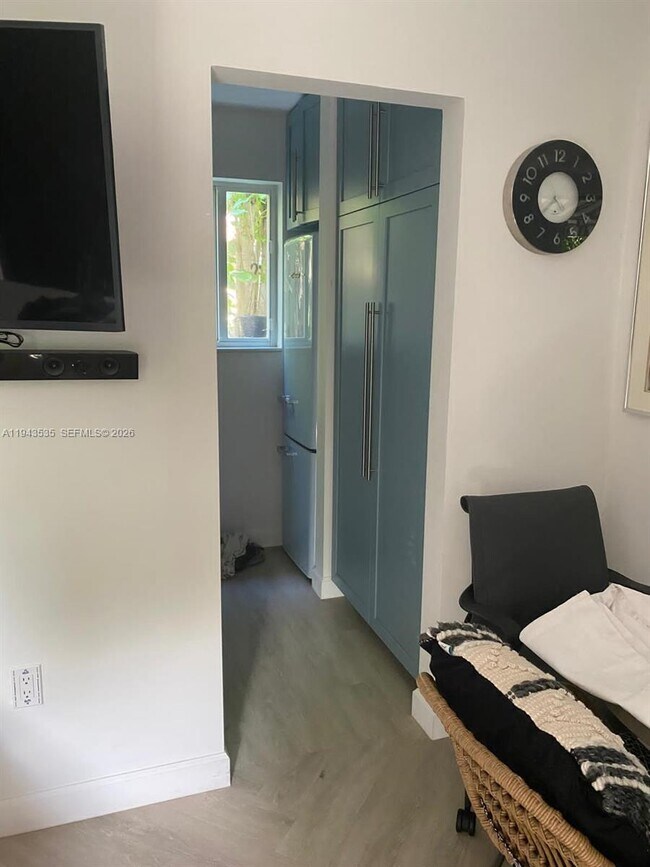 Building Photo - 1321 Asturia Ave