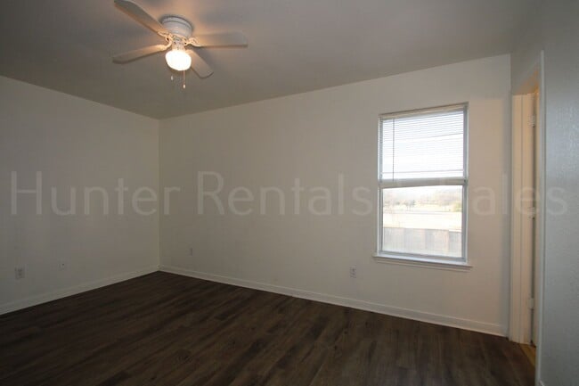 Building Photo - New Fence!