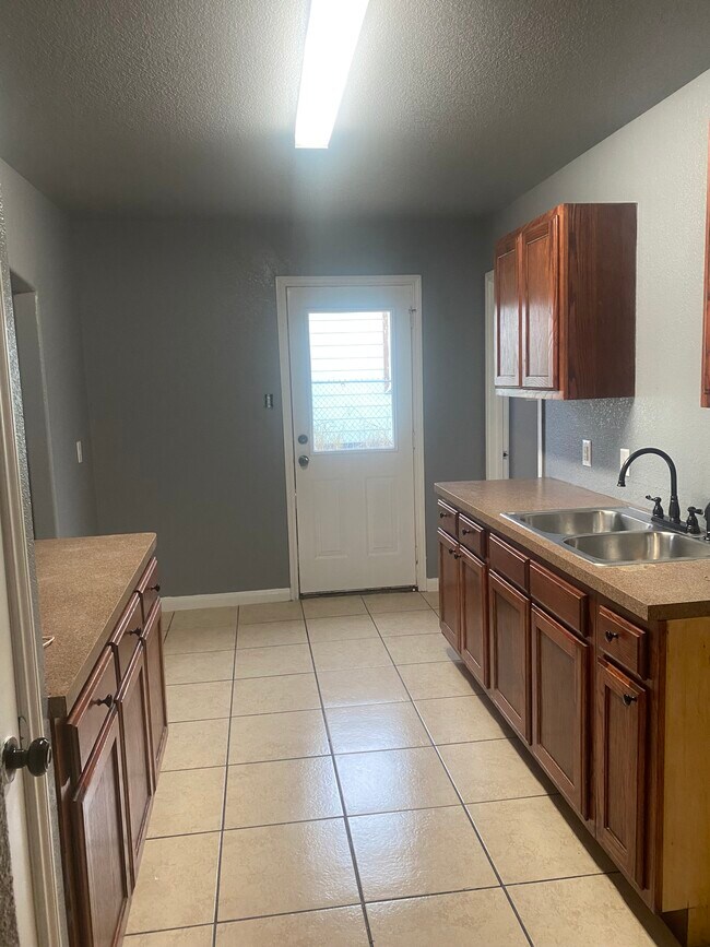 Building Photo - 7834 Shetland Dr