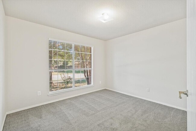 Building Photo - 10745 Kittering Trl