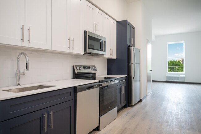 Building Photo - 857 Bergen Ave