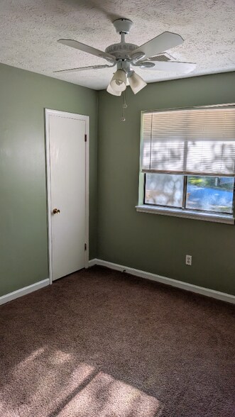 Building Photo - 1534 Spender Dr