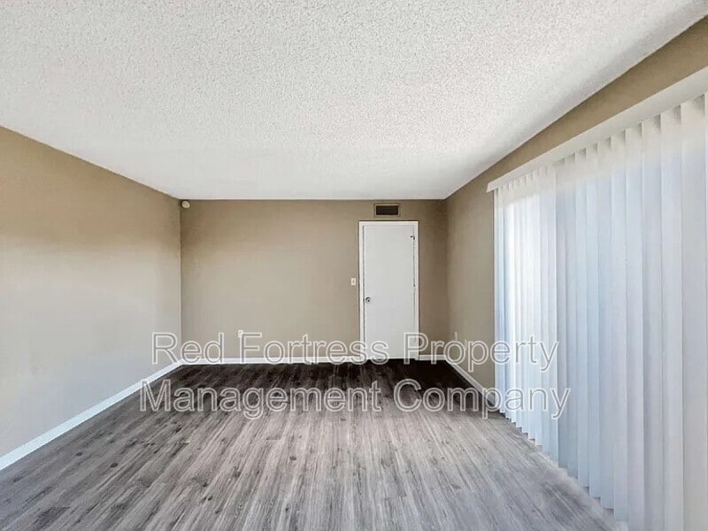 Building Photo - 5241 Cedarbend Dr