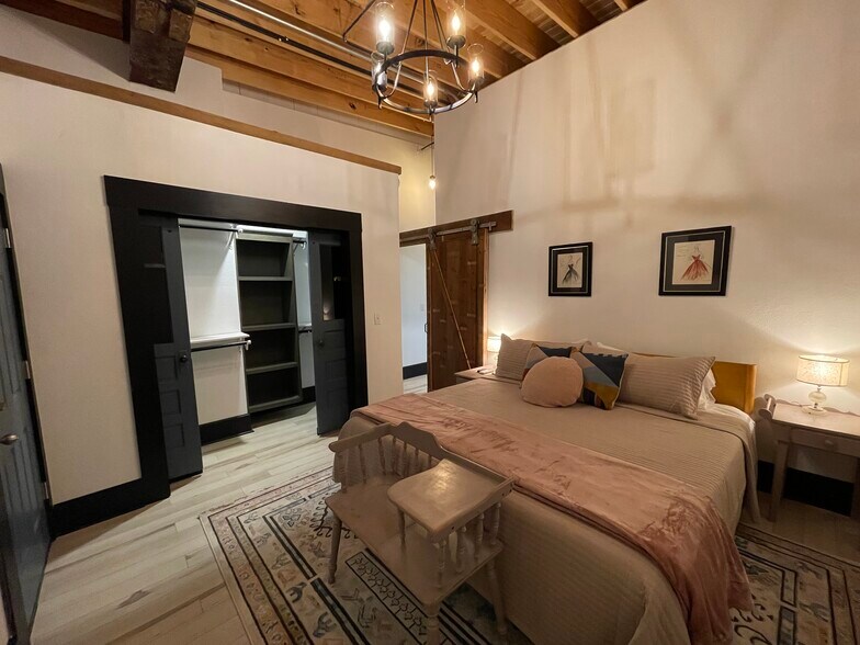 Building Photo - 719 S. Baker St.