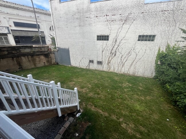 Building Photo - 350 Melwood Ave