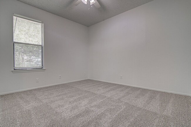 Building Photo - 3558-3560 Ranch Road 2222