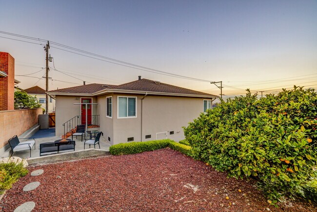 Building Photo - 672 Baden Ave