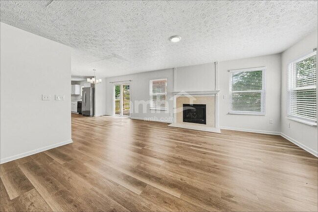 Building Photo - 2044 Woodmere Ct