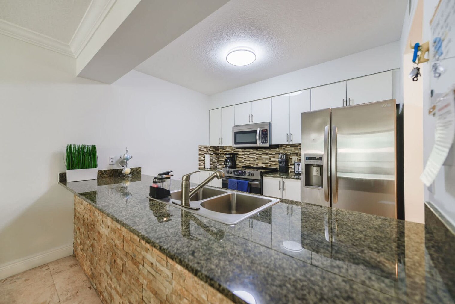 Building Photo - 1200 Brickell Bay Dr