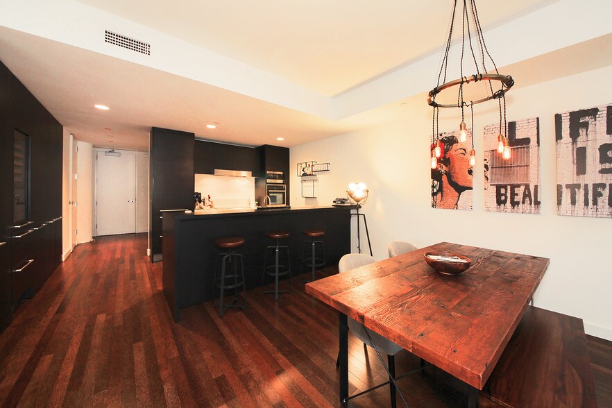 Building Photo - 6250 HOLLYWOOD Blvd