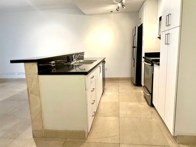 Building Photo - 1401 SW 22nd St