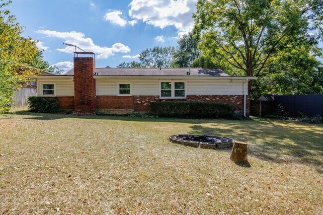 Building Photo - 1238 Lindenwood Ln NE