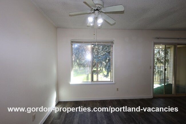 Building Photo - $1,395.00 - NE Fremont St - 2 bedroom cond...