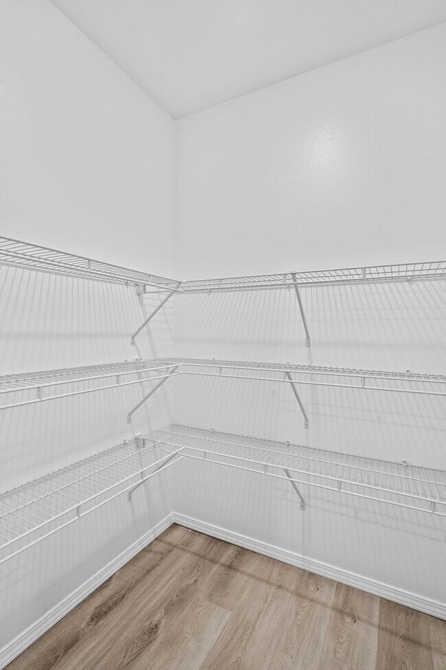 Building Photo - LEASING