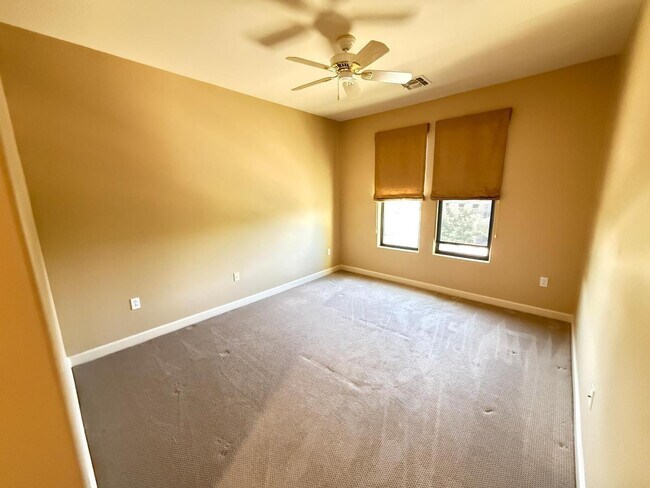 Building Photo - 7291 N Scottsdale Rd