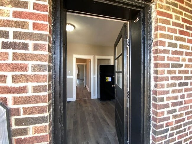 Building Photo - Cute Duplex, Must See!