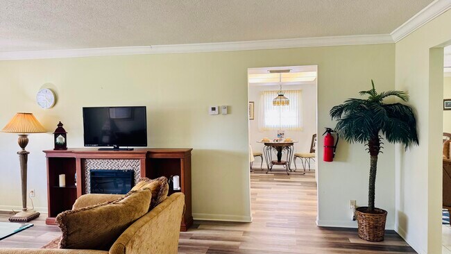 Building Photo - 520 SW 18th St