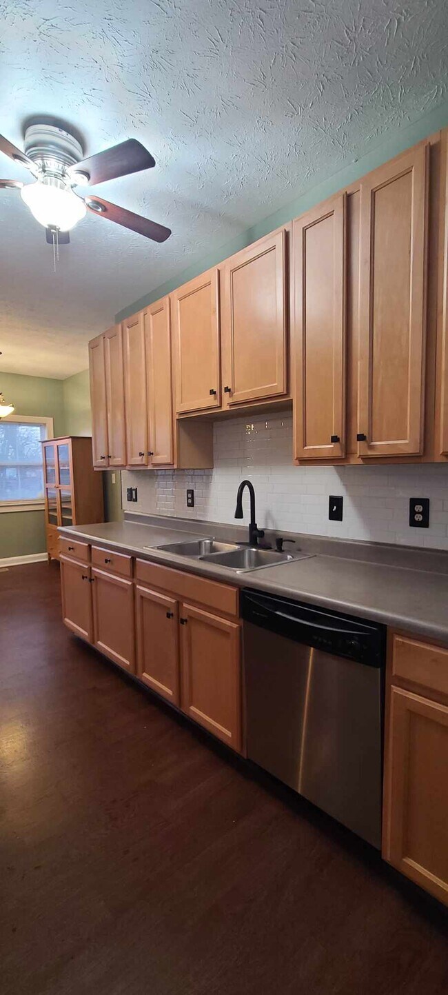 Building Photo - 549 N Belmont Ave