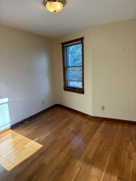 Building Photo - 26 Reed Hill Rd