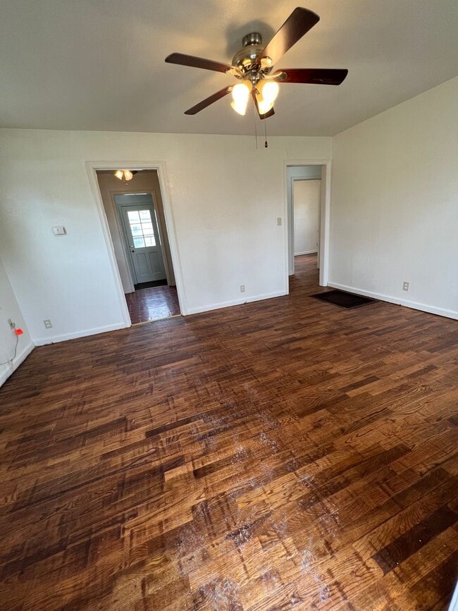 Building Photo - Corner Lot 2 Bedroom 1 bath new Hardwood f...