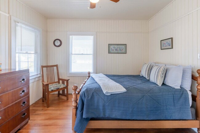 Building Photo - 640 S Columbia St