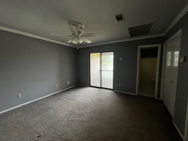 Building Photo - Carriage Oaks Townhouse for Rent