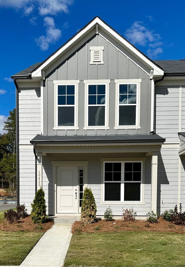 Building Photo - 2BR/3BA End Unit Townhome in Pringle Towns