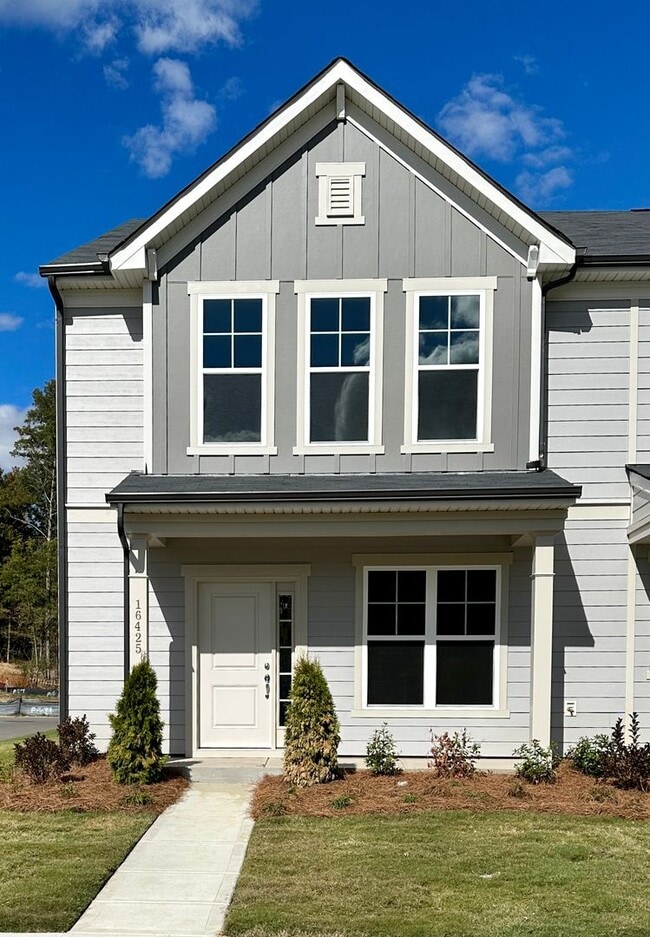 Primary Photo - 2BR/3BA End Unit Townhome in Pringle Towns