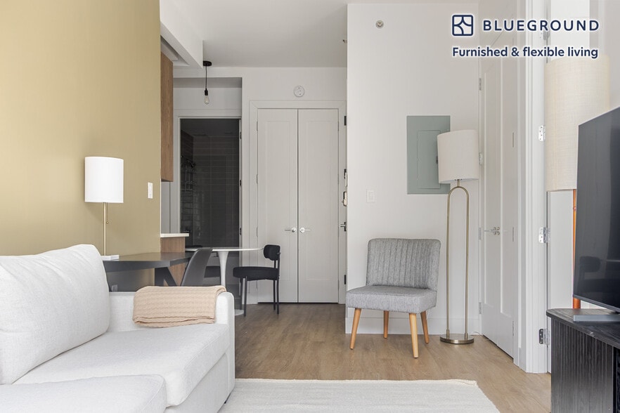 Building Photo - 82 4th Ave