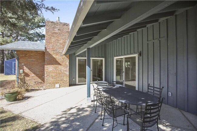 Building Photo - 808 Buckeye St