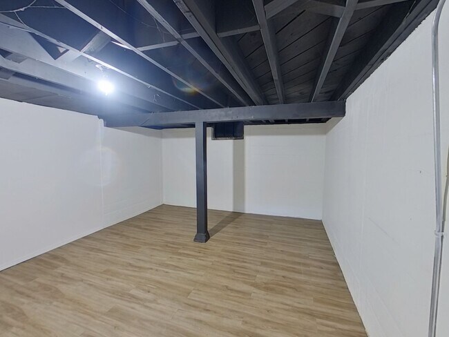 Building Photo - 6130 E Harry St