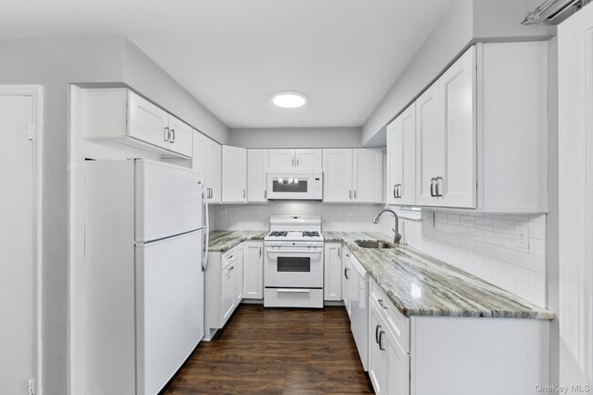 Building Photo - 106 Yorkshire Dr