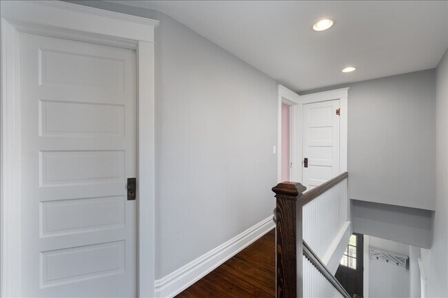 Building Photo - 18 N Main St