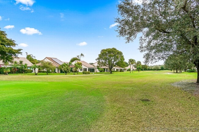 Building Photo - 5687 Fairway Park Dr
