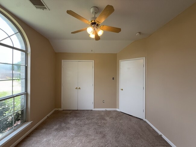 Building Photo - 317 Oak Meadow Ln