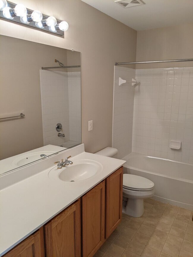 Building Photo - Updated condo in Ballenger Creek available in June!