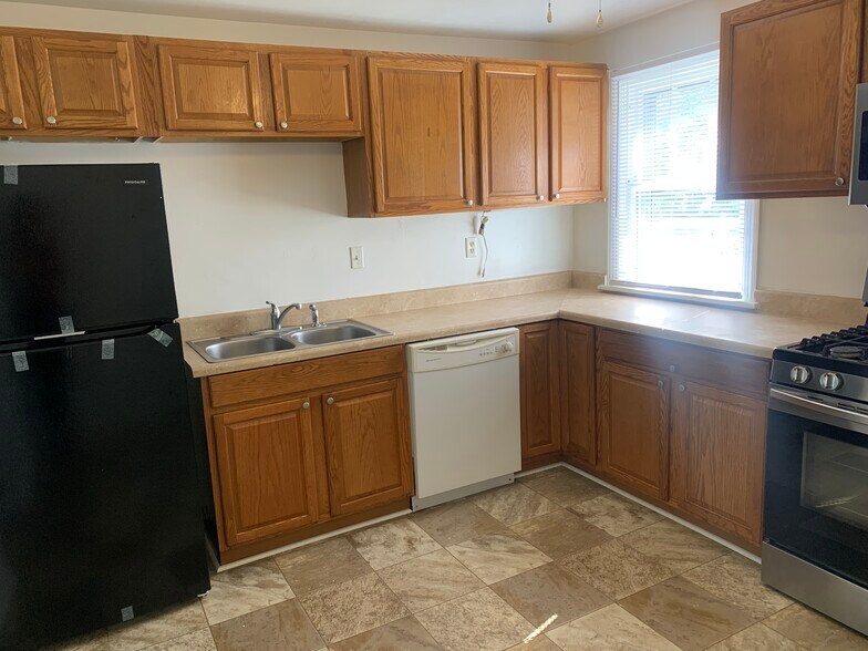 Building Photo - 9324 Phillip Ave