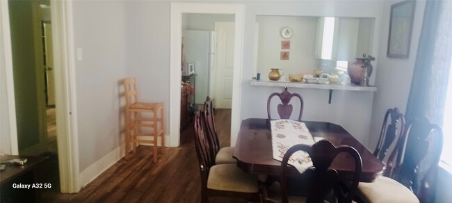 Building Photo - 610 Caplin St